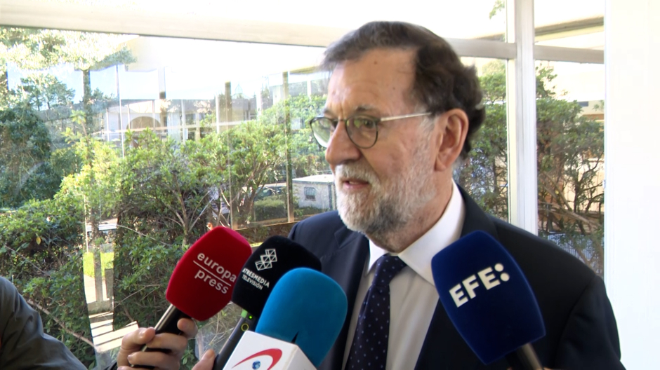 Rajoy respalda a Feijóo para que gobierne la lista más votada: «Es una excelente propuesta»