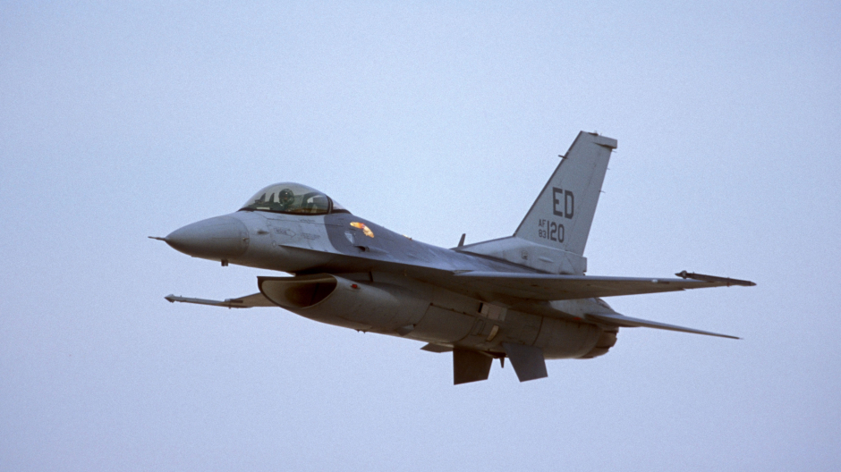 Caza F-16