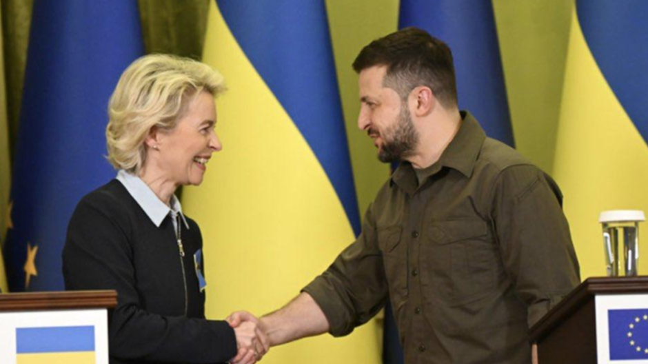 Ursula Von der Leyen, y el presidente de Ucrania, Volodimir Zelenski, en una imagen de archivo