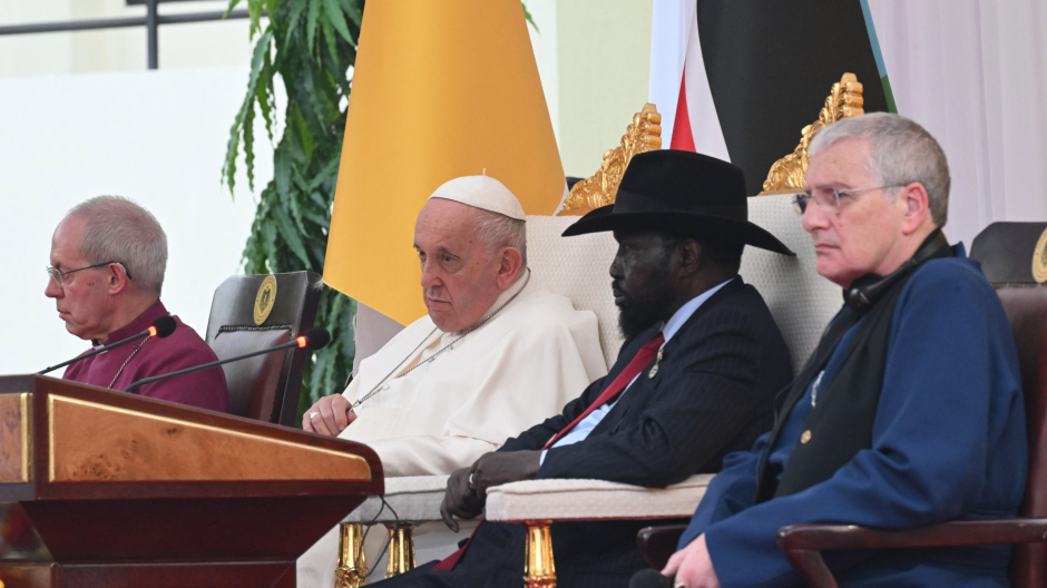 De izquierda a derecha, Justin Welby, el Papa Francisco, Salva Kiir e Iain Greenshields