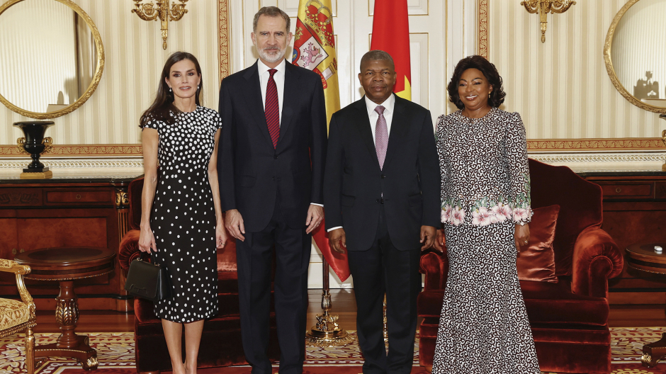 Imagen de los Reyes de España en su visita a Angola