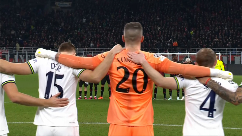 Minuto de silencio en el campo de fútbol