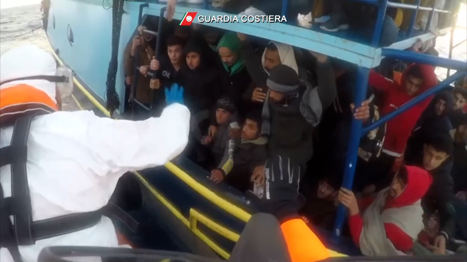 La Guardia Costera italiana socorre a más de 700 inmigrantes en el Mediterráneo