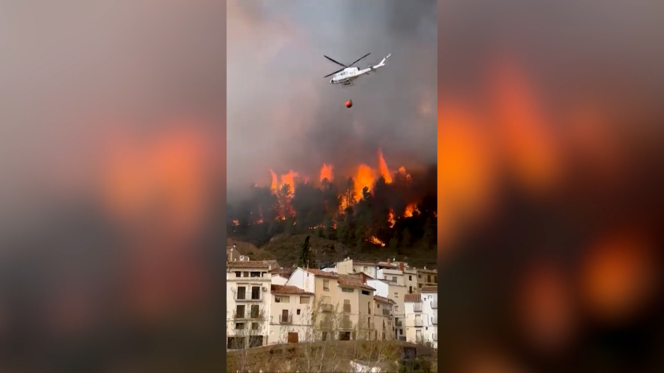 La impresionante visión del incendio de Villanueva de Viver, desde el pueblo de Montán (Castellón)