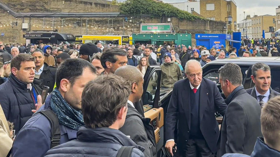 El rey Juan Carlos ha acudido a ver el partido del Real Madrid en Londres de Copa de Europa
