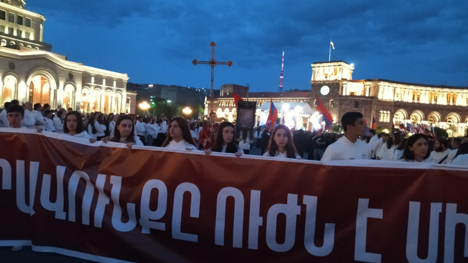 La marcha de las antorchas por el 104º aniversario del genocidio armenio