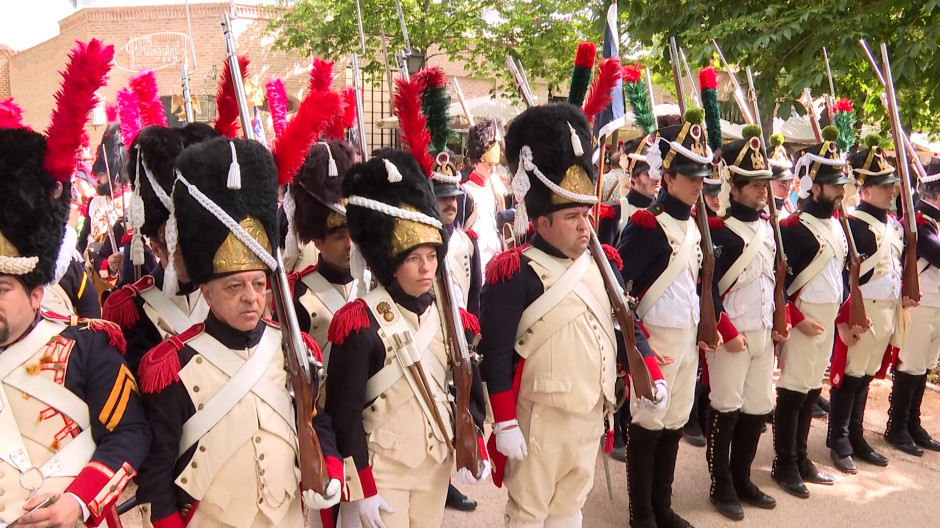 La recreación del Levantamiento del 2 de mayo llena el parque del Retiro de Madrid