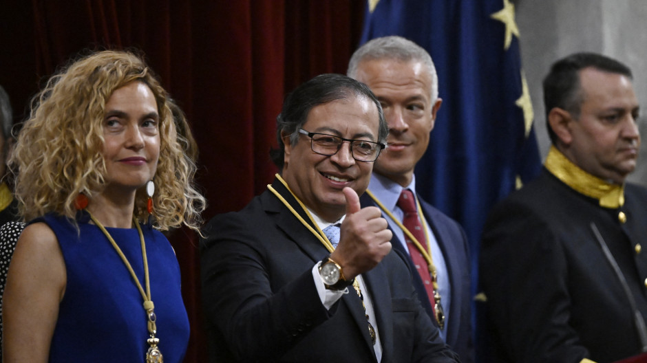 El presidente Petro junto con Meritxell Batet y el titular del Senado Ander Gil