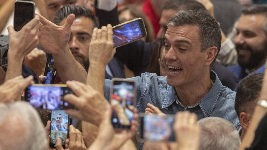 El secretario general del PSOE ha participado en un acto de campaña en Murcia.