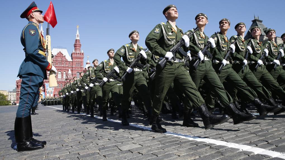 Desfile militar del Día de la Victoria en la plaza Roja de Moscú