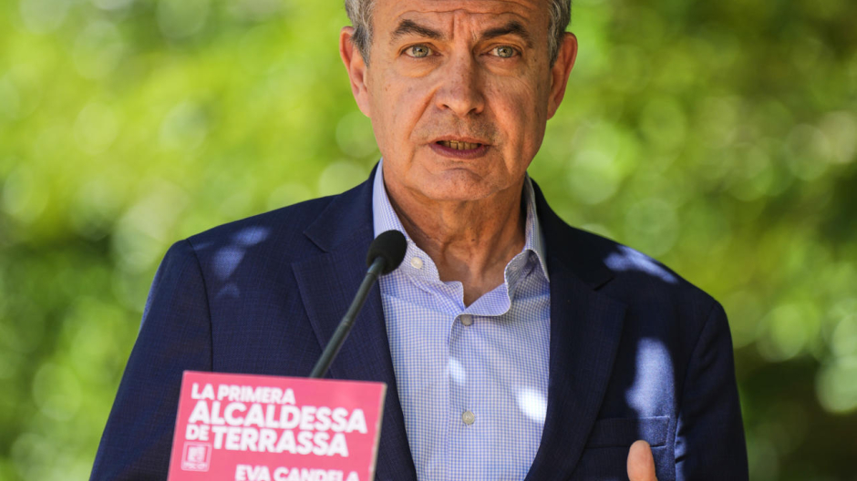 El expresidente del Gobierno, José Luis Rodríguez Zapatero, durante un mitin del PSOE en Tarrasa