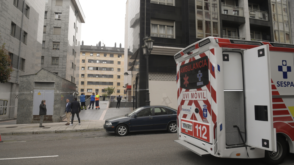Vista del edificio de la calle Facetos de Oviedo donde dos niñas han muerto este viernes al precipitarse por el patio de luces.