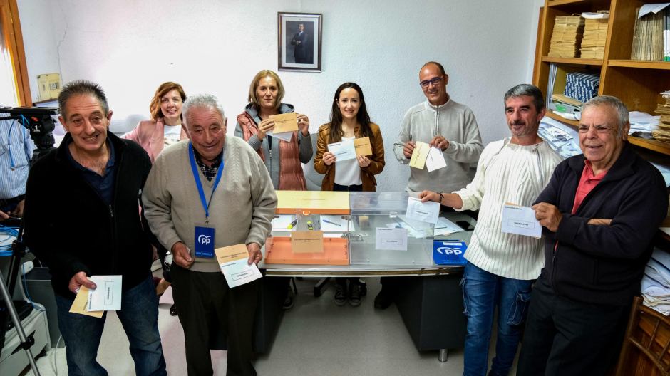 Los vecinos de Villarroya antes de votar y alcanza nuevo récord