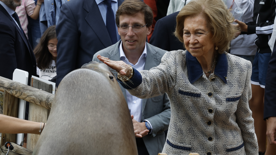 La reina Sofía, en el zoo de Madrid con motivo del Día Mundial de los Mares y Océanos