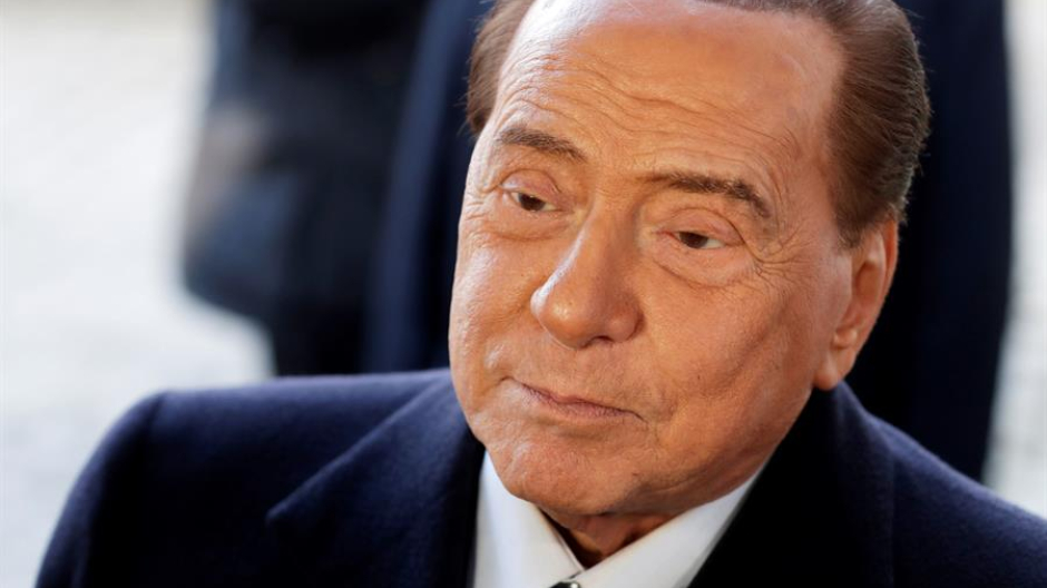 El ex primer ministro italiano Silvio Berlusconi llega por el Partido Popular Europeo