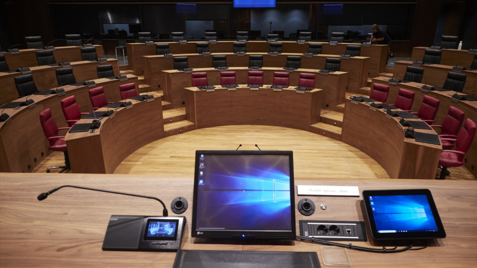 Vista de la sala de la sesión plenaria en el Parlamento de Navarra