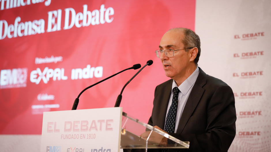 El director del portal de Defensa de El Debate, Adolfo Garrido, en la presentación del canal