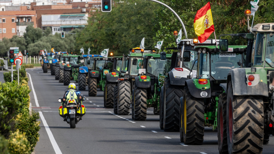 Directo | Tractorada de protesta en el Ministerio de Agricultura para pedir ayudas