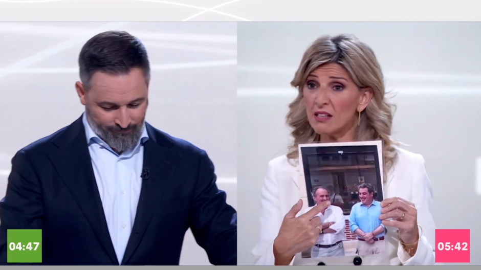 Santiago Abascal y Yolanda Díaz durante el debate a tres