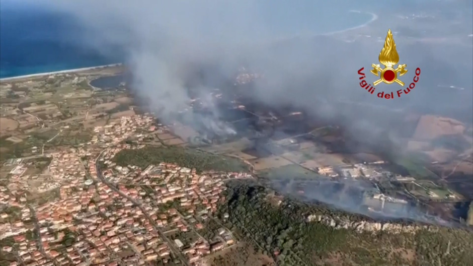 Cientos de evacuados en la isla italiana de Cerdeña por los incendios