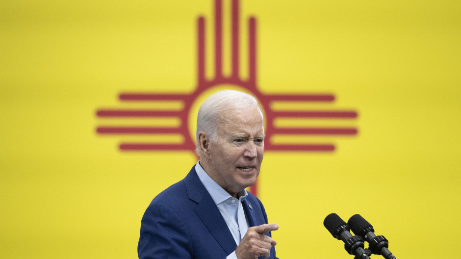 Biden anuncia restricciones a las inversiones de empresas estadounidenses en tecnologías avanzadas en China
