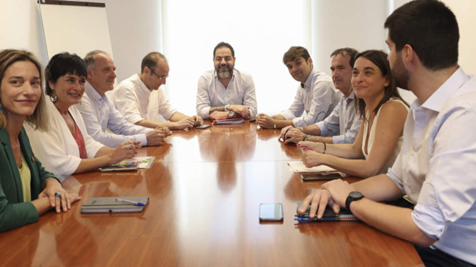 Reunión entre Bildu y PSOE para negociar el gobierno de Navarra