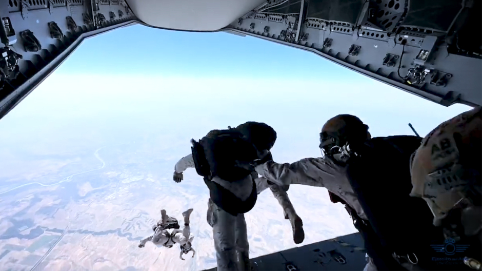 Salto desde 5.500 metros de altura desde un A-400M