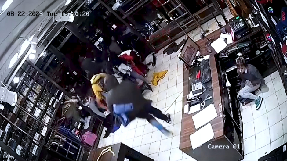 Personas saquean una tienda en Argentina