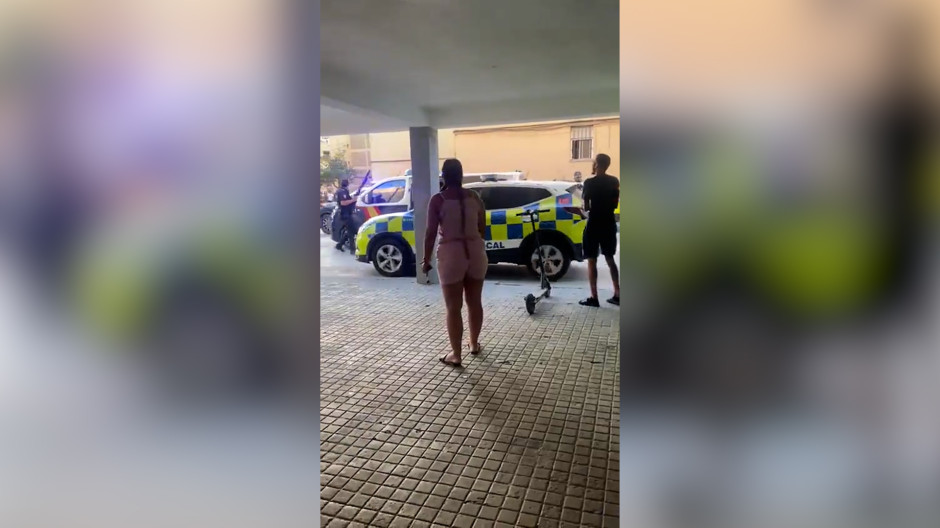 Nueva agresión a la Policía Nacional: apedrean a los agentes que pretendían detener a dos narcos VÍDEO