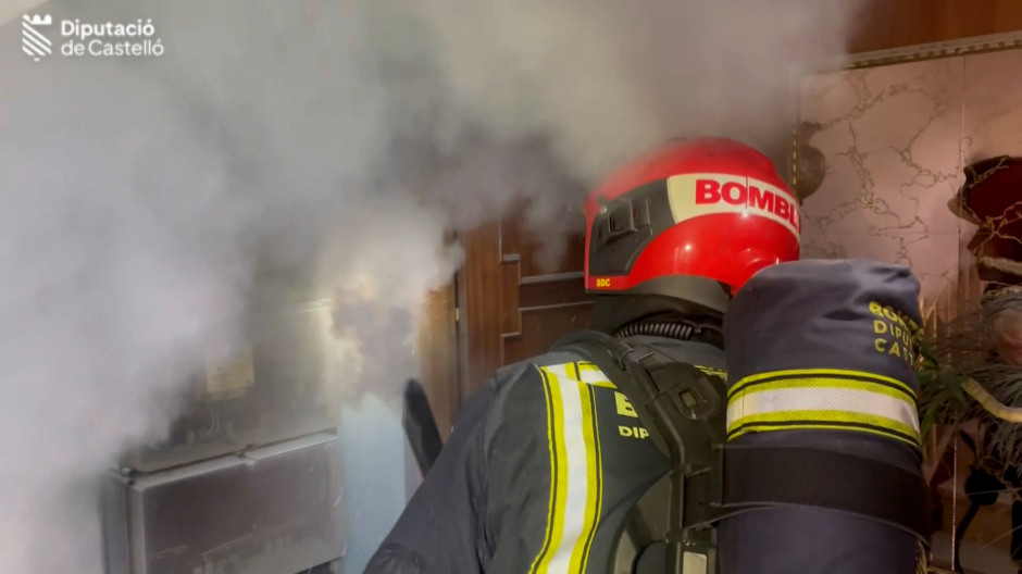 Los bomberos trabajan duramente contra el temporal