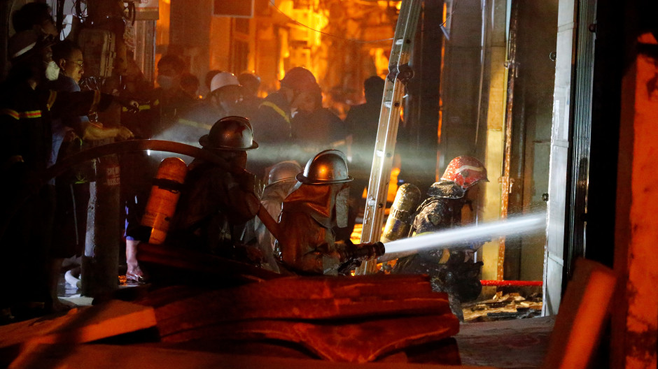 Imágenes del incendio en un edificio de apartamentos en Vietnam