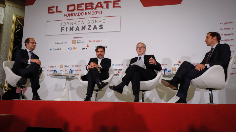 Pablo Martínez-Pina (PwC), Ignacio Juliá, CEO de ING, y Enrique Serra (Banco Caminos), junto a Fernando Rayón