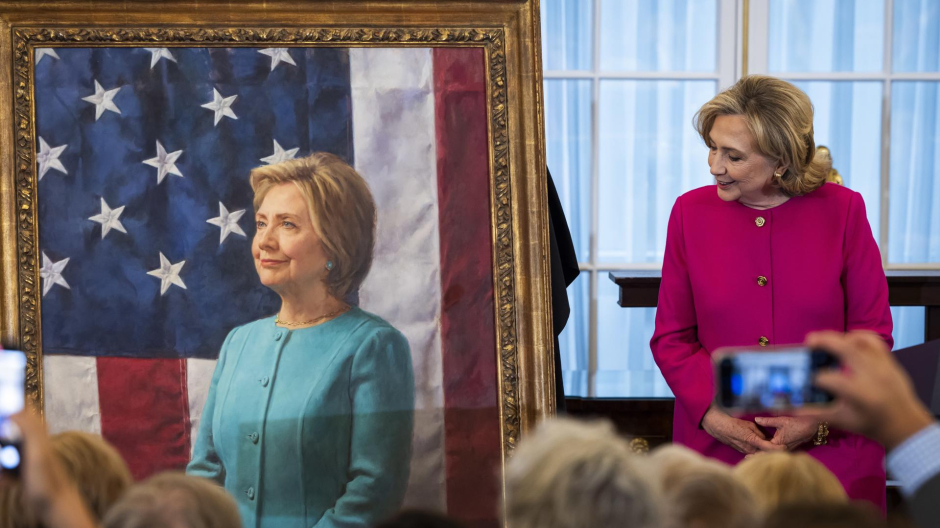 Hillary Clinton durante la presentación de su retrato en el Departamento de Estado
