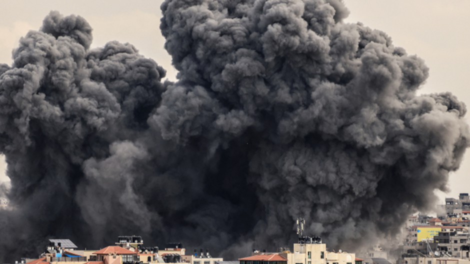 El humo de las explosiones en Gaza