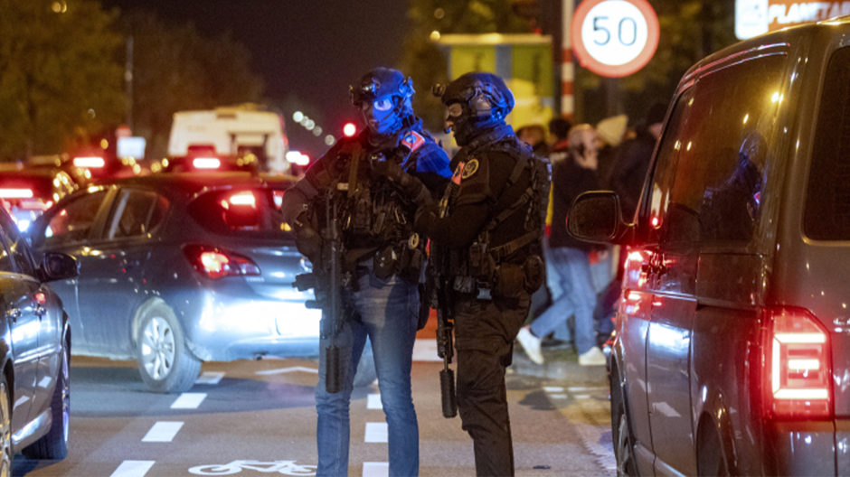 Controles de la Policía de bruselas tras el atentado de ayer