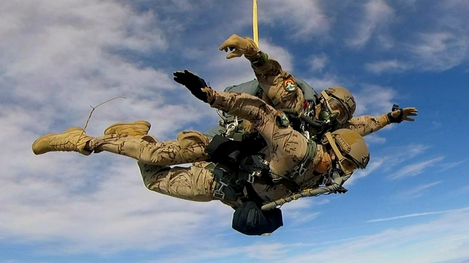 El complejo proceso de infiltración de los paracaidistas del Ejército