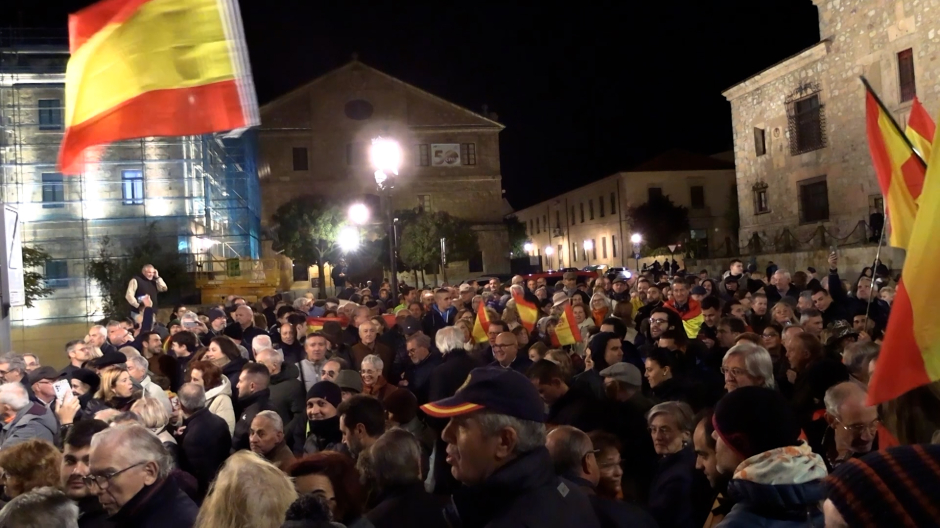 Vista de la protesta celebrada en Salamanca en contra de Sánchez y la Ley de amnistía