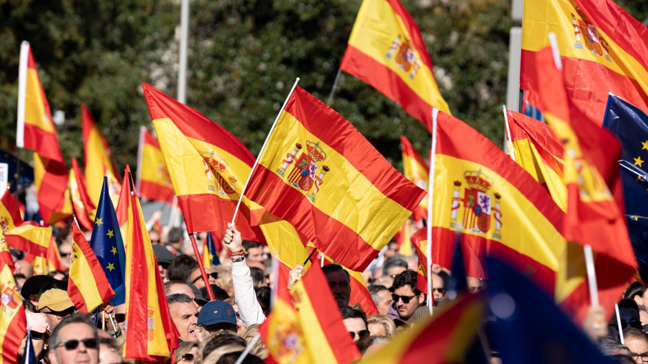 Banderas españolas durante una manifestación contra la amnistía