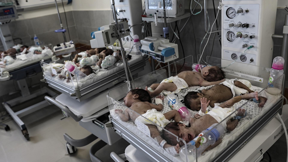 Bebés prematuros evacuados del hospital Al-Shifa de Gaza, en el Hospital de Rafah