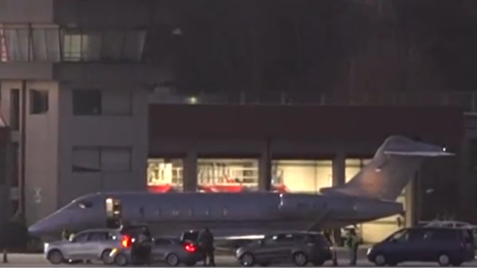 Avión en el que don Juan Carlos ha aterrizado en el aeropuerto de Vigo