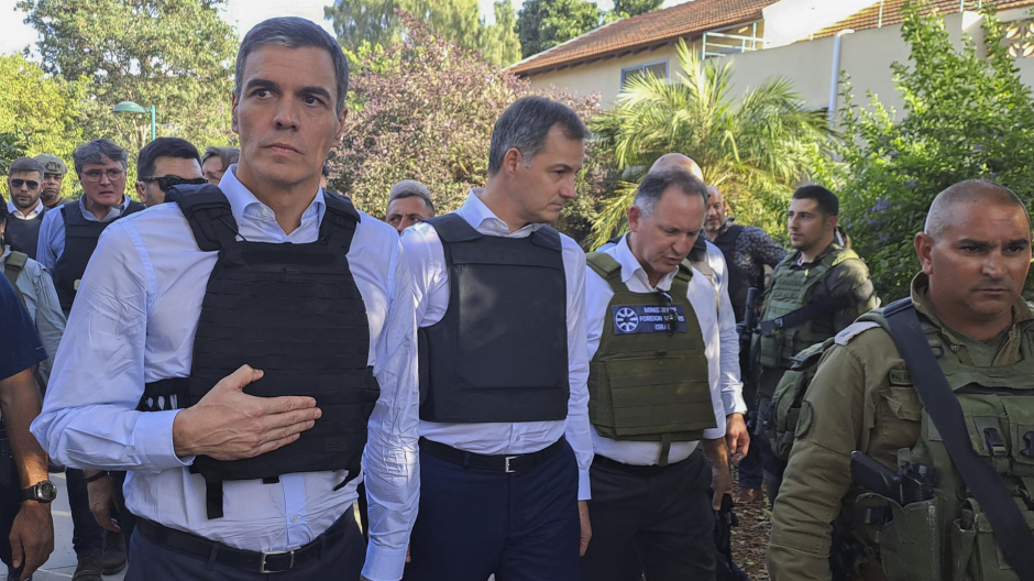El presidente del Gobierno, Pedro Sánchez, durante su visita al kibutz de Beeri atacado por Hamás el pasado 7 de octubre