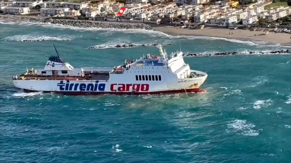 El buque "Lider Presti" atrapado en las costas de Sicilia