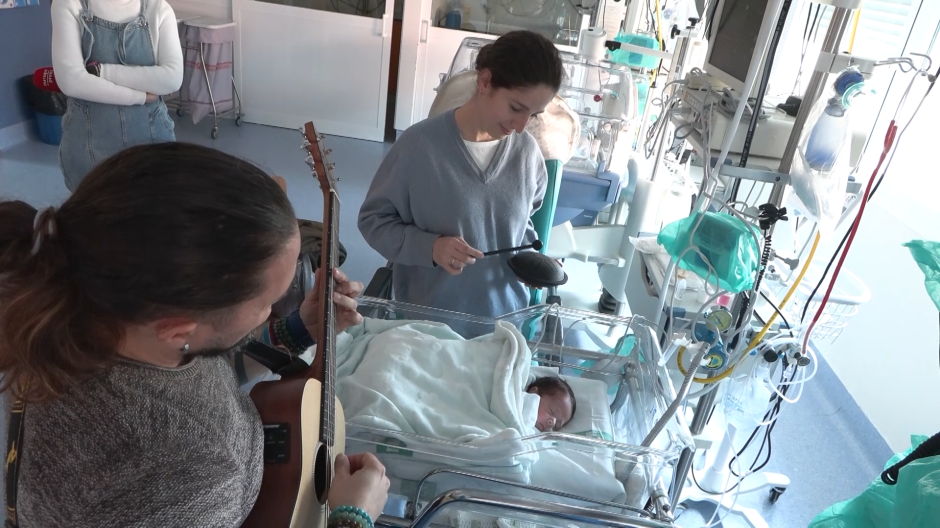 Actividades de musicoterapia en el Hospital Materno Infantil de Badajoz