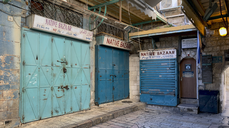 Los comercios han permanecido con las puertas cerradas todo el día