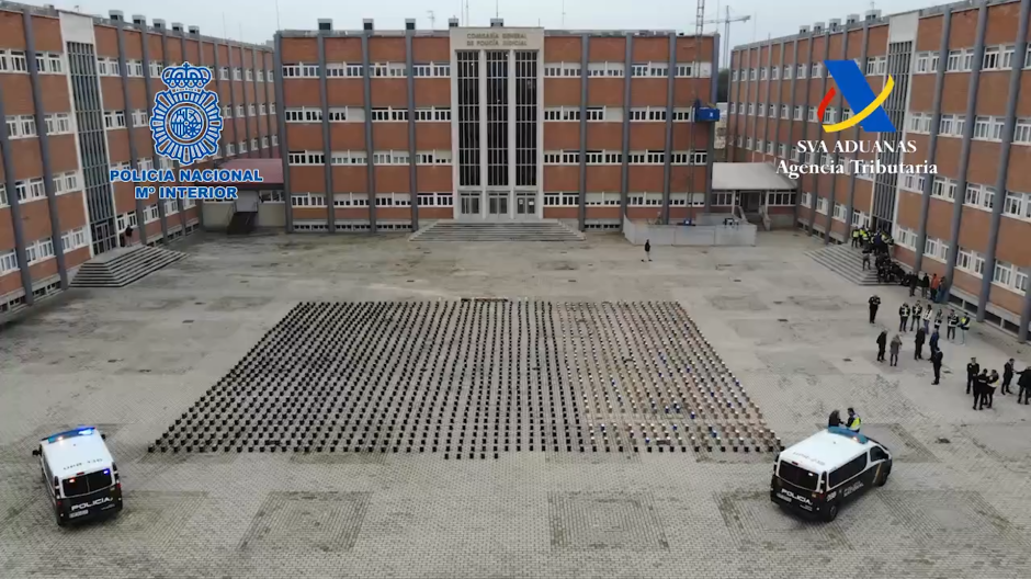 Once toneladas de cocaína incautadas por Policía Nacional, a vista de dron
