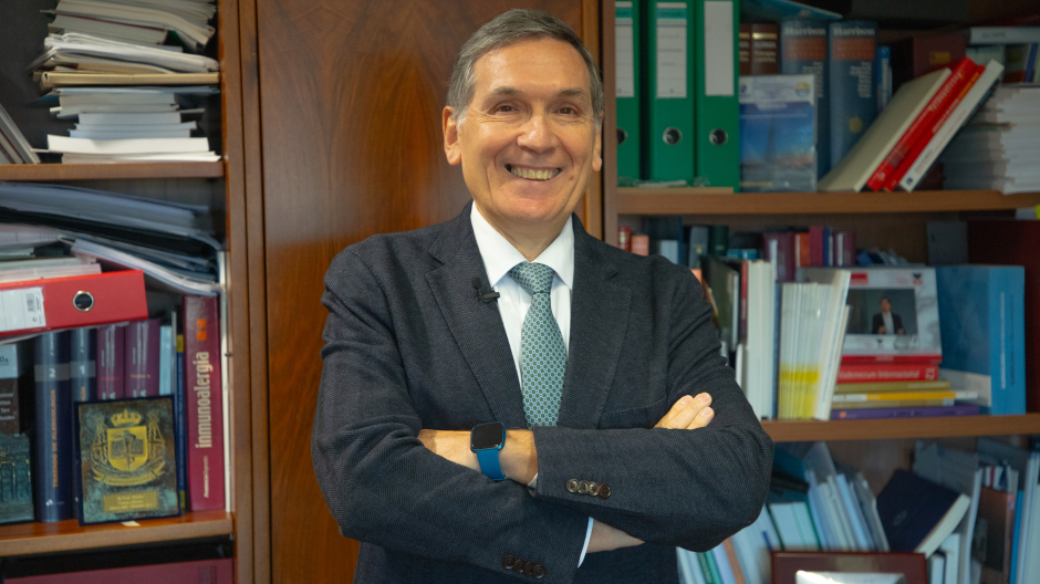 El decano de la Facultad de Medicina por la Universidad CEU San Pablo, el Doctor Tomás Chivato