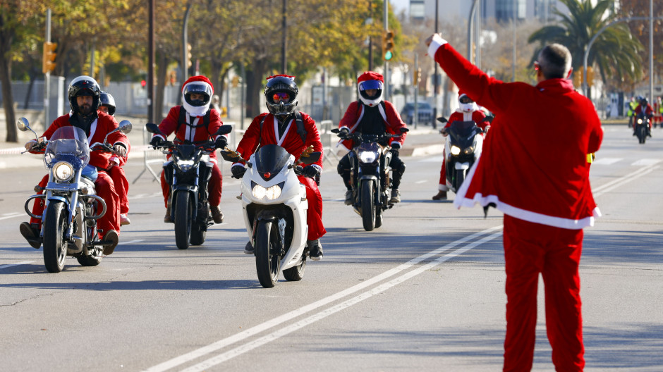 Moteros vestidos de Papá Noel en Barcelona