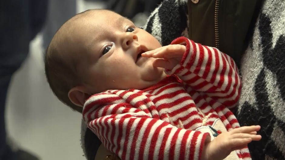 Un bebé que ha participado en el estudio del Hospital Clinic