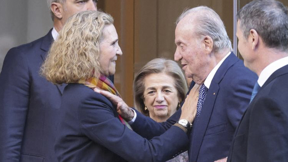 La Infanta Elena junto al Rey Juan Carlos