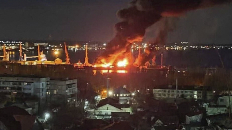 Ataque ucraniano contra la ciudad portuaria de Feodosia, en la península de Crimea